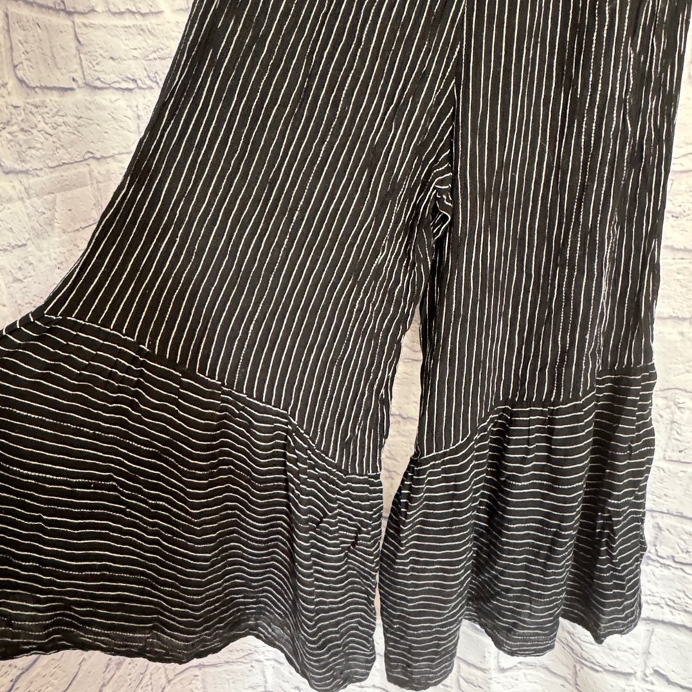 American Eagle Outfitters Black and White Striped jumper - Picture 5 of 5